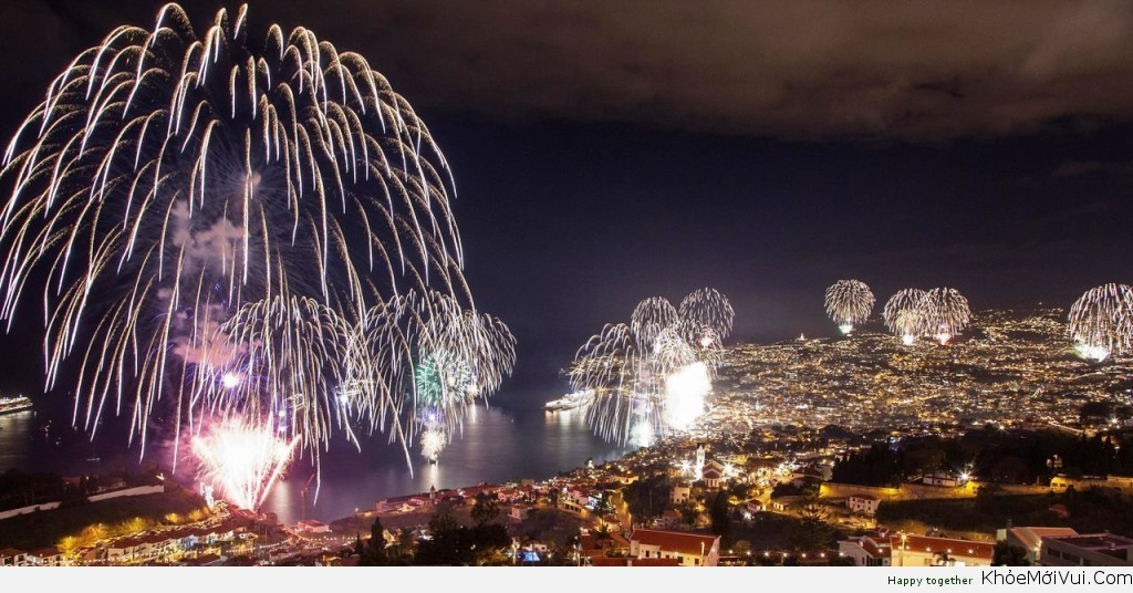 Những hình ảnh bắn pháo hoa chào mừng năm mới lung linh đẹp nhất thế giới -3